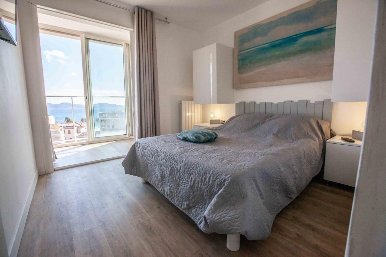 Très beau T2 climatisé refait à neuf, vue mer panoramique exceptionnelle à 120m à pied de la plage La Ciotat Esterno foto